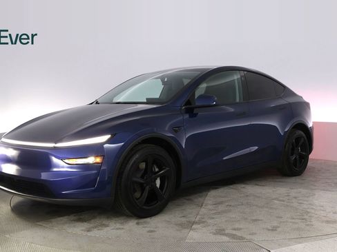 Used 2026 Tesla Model Y 2WD image 2