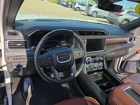 Used 2023 GMC Yukon XL Denali Ultimate image 15