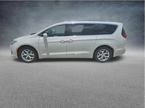 Used 2019 Chrysler Pacifica Touring-L Plus w/ Advanced Safetytec Group FWD image 3