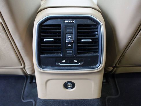 Used 2018 Porsche Macan image 33