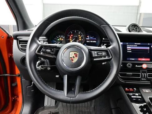 Certified 2023 Porsche Macan AWD/4WD image 8