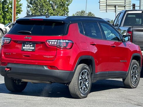 Used 2025 Jeep Compass Trailhawk AWD/4WD image 4