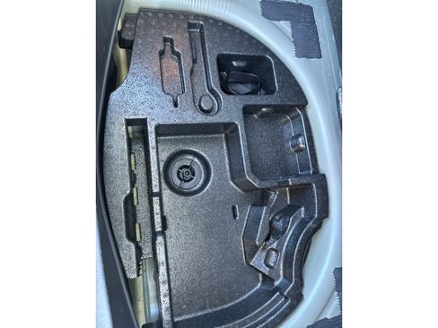 Used 2018 Chevrolet Bolt LT FWD image 44