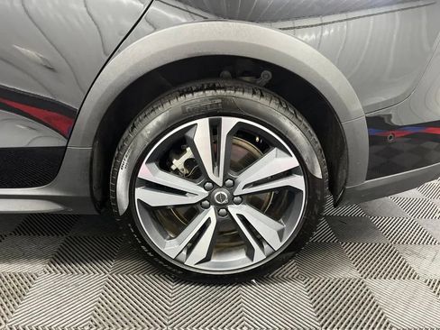Used 2025 Volvo V60 B5 Cross Country Plus AWD/4WD image 24