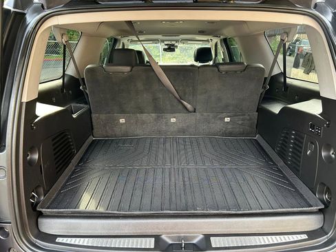 Used 2018 Cadillac Escalade ESV Luxury AWD/4WD image 19