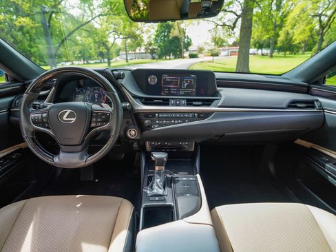 Used 2020 Lexus ES 350 w/ Premium Package FWD image 16