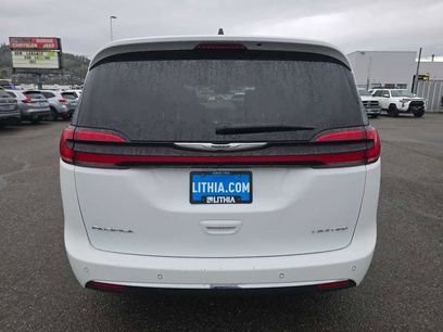 Used 2023 Chrysler Pacifica Limited