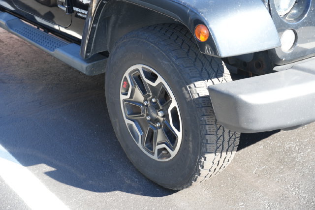 Used 2014 Jeep Wrangler Unlimited Sahara w/ Dual Top Group AWD/4WD image 2