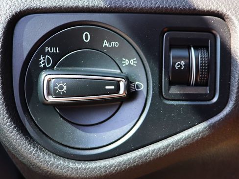 Used 2019 Volkswagen Golf SE w/ Driver Assistance Package FWD image 41