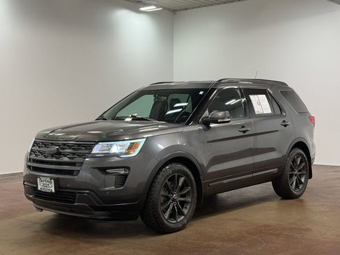 Used 2018 Ford Explorer XLT w/ Equipment Group 202A AWD/4WD image 7