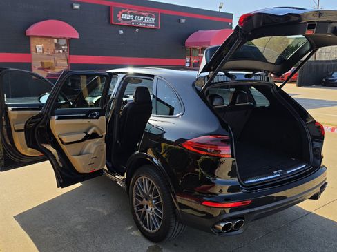Used 2017 Porsche Cayenne S Platinum w/ Premium Package (PJW) AWD/4WD image 21