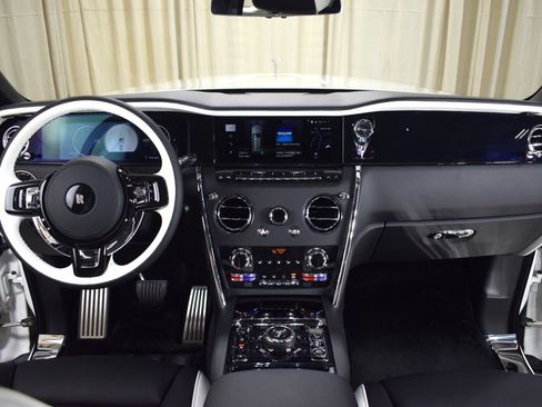 New 2026 Rolls-Royce Cullinan AWD/4WD image 4