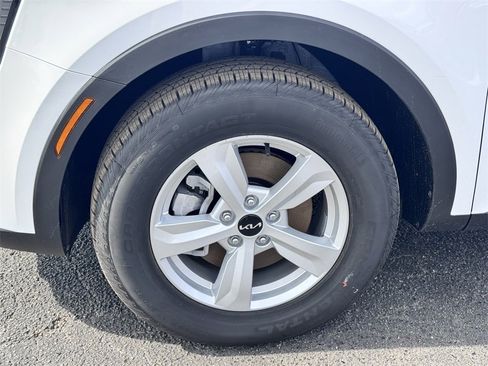 New 2026 Kia Sorento LX image 9