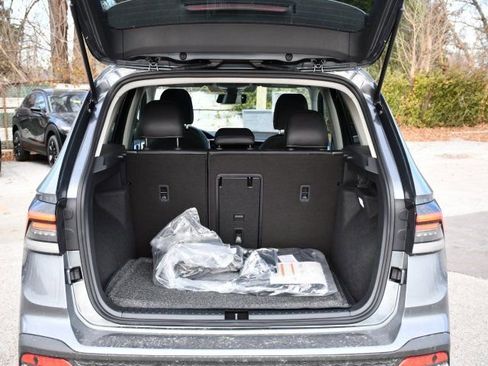 New 2026 Volkswagen Taos SEL image 30