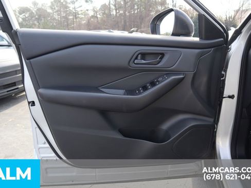 Used 2024 Nissan Rogue S image 13