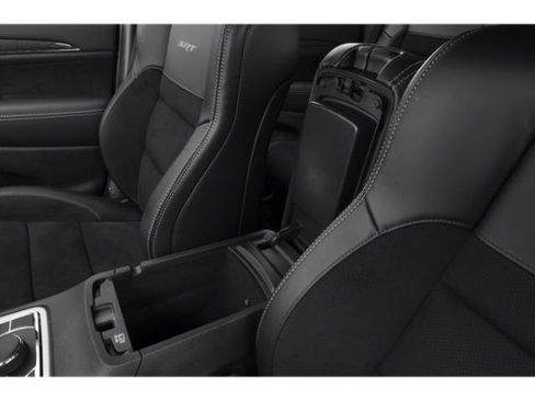 Used 2015 Jeep Grand Cherokee SRT w/ Luxury Group II AWD/4WD image 21