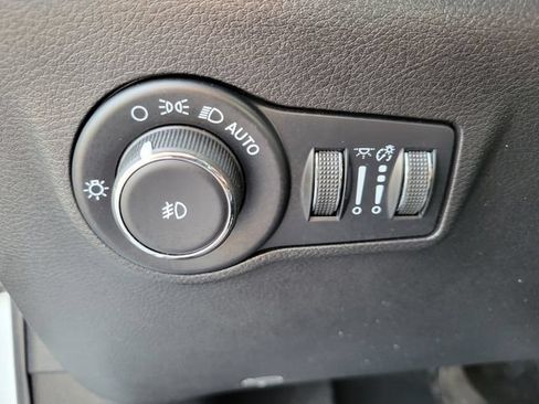 Certified 2023 Jeep Compass Limited AWD/4WD image 9