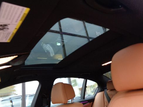 Used 2023 BMW M550i xDrive w/ Executive Package image 17