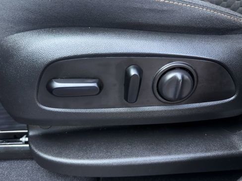 Used 2020 Chevrolet Equinox LT FWD image 25