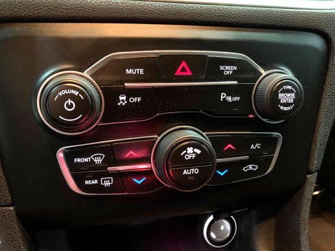 Used 2017 Dodge Charger SXT w/ Plus Group image 28