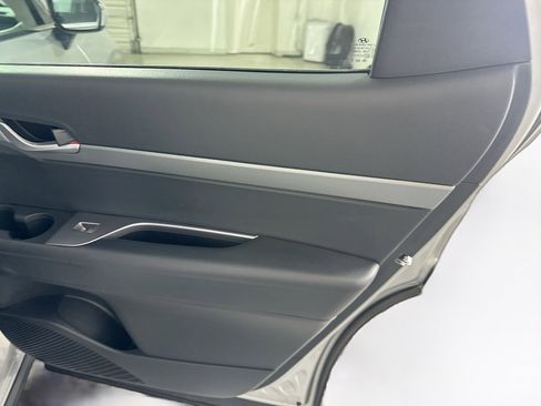 Used 2025 Hyundai Palisade SEL FWD image 32