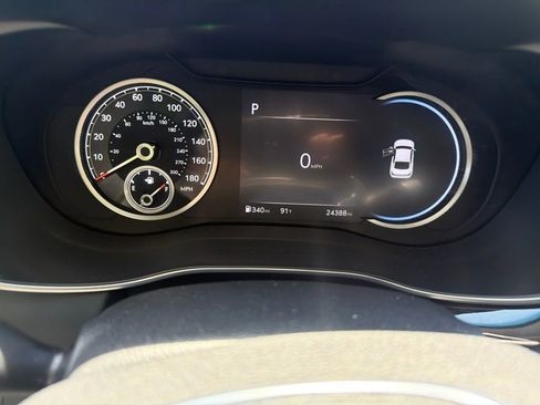 Used 2025 Genesis G70 2.5T RWD image 3