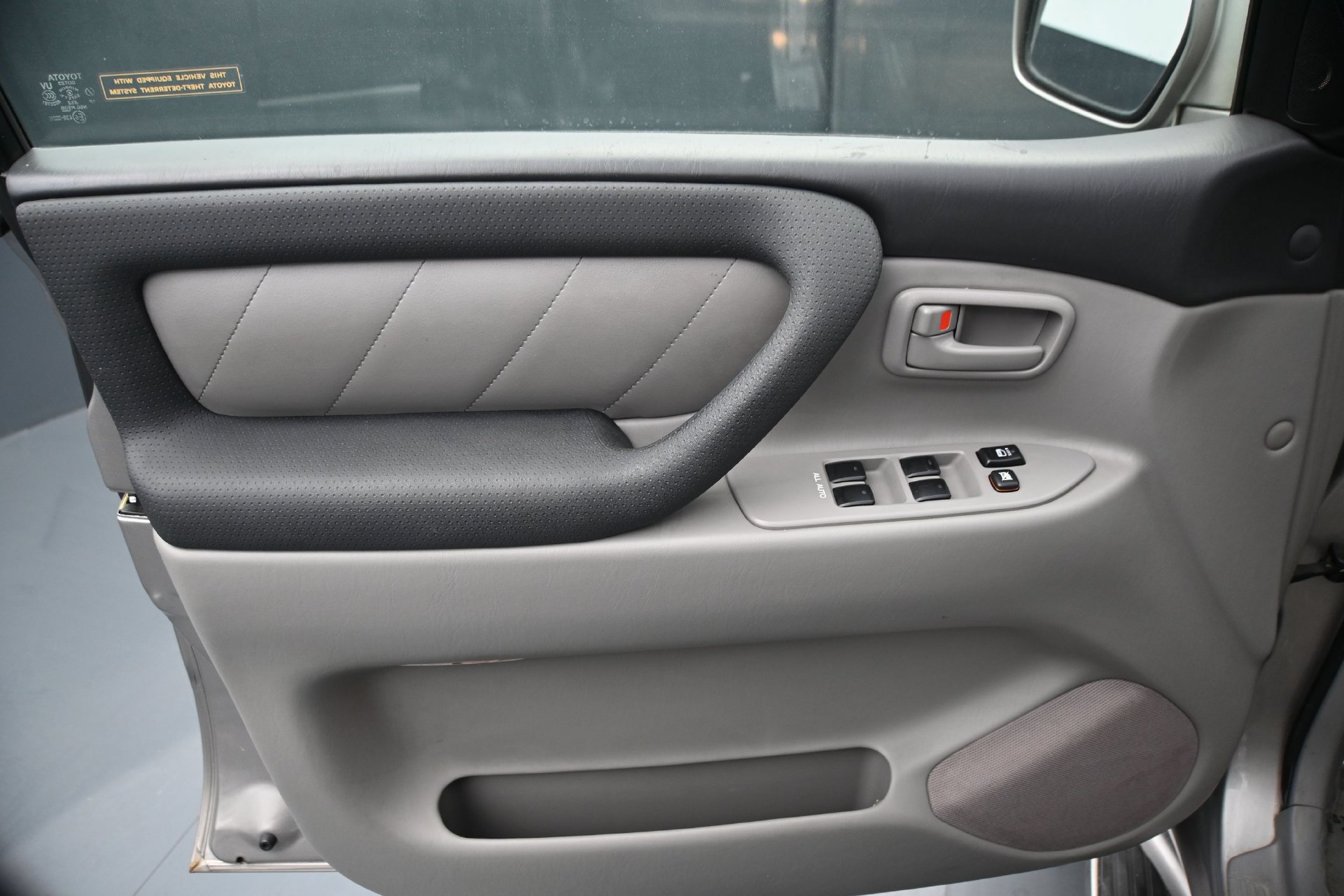 Used 2005 Toyota Land Cruiser AWD/4WD image 18