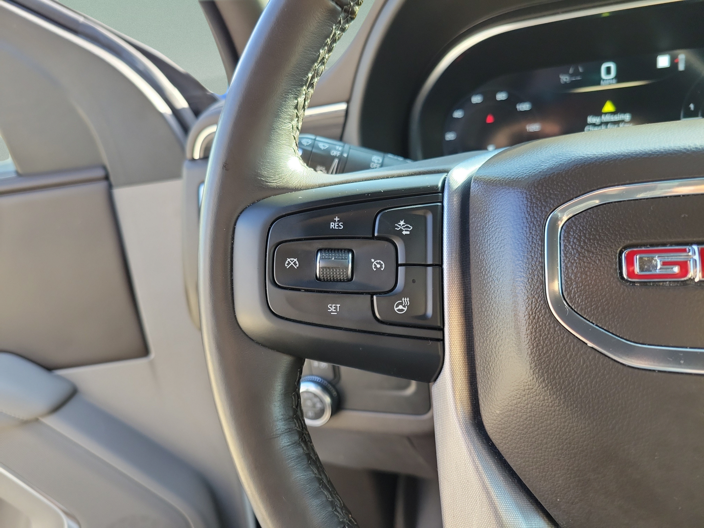 Used 2022 GMC Yukon XL SLT w/ SLT Luxury Package AWD/4WD image 9