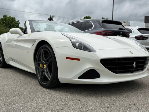 Used 2015 Ferrari California T RWD image 12
