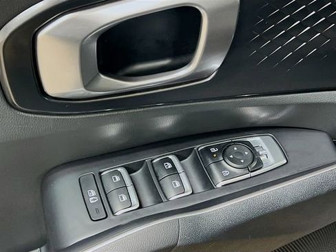 Certified 2025 Kia Sorento LX FWD image 17