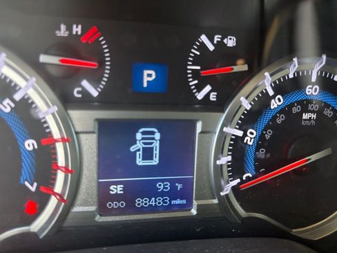 Used 2017 Toyota 4Runner Limited w/ Preferred Accessory Package RWD image 9