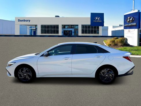 New 2026 Hyundai Elantra SEL Sport Premium FWD image 3