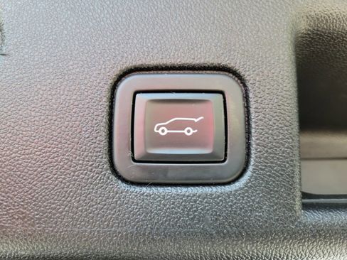 Used 2020 Chevrolet Equinox LT FWD image 9