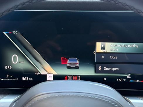 Used 2023 BMW 740i w/ Parking Assistance Package RWD image 22