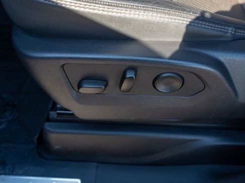 Used 2025 Chevrolet Suburban High Country AWD/4WD image 16