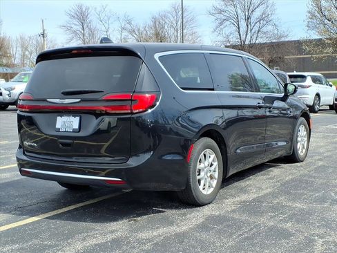 Used 2023 Chrysler Pacifica Touring-L image 29