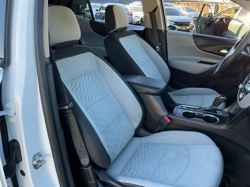 Used 2019 Chevrolet Equinox LS w/ LS Convenience Package image 21