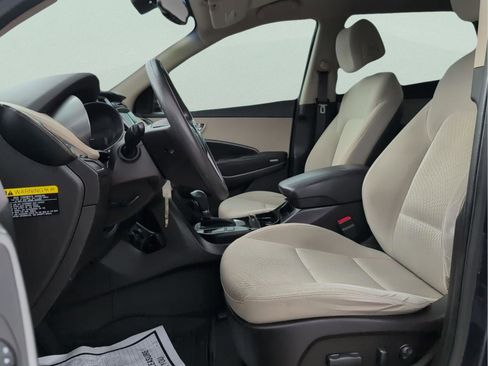 Used 2017 Hyundai Santa Fe SE image 30