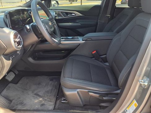 Used 2025 Chevrolet Equinox EV LT image 8