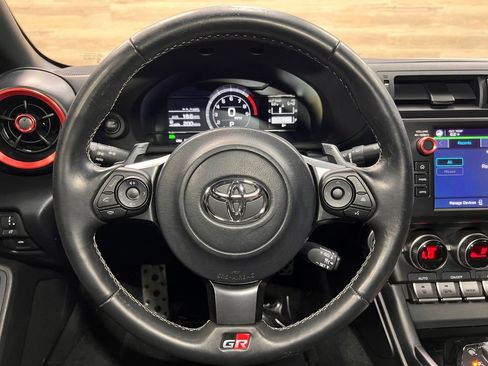 Used 2024 Toyota GR86 Premium image 9