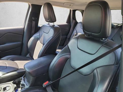 Used 2019 Jeep Cherokee Latitude Plus image 12