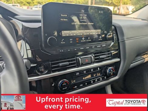 Used 2025 Nissan Pathfinder SL AWD/4WD image 22