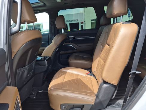 Certified 2022 Kia Telluride SX w/ SX Prestige Package AWD/4WD image 29