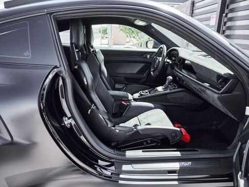 Used 2025 Porsche 911 GT3 RS w/ Weissach Package RWD image 29