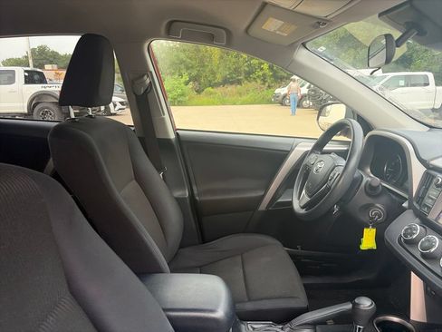 Used 2017 Toyota RAV4 LE w/ Carpet Mat Package AWD/4WD image 14