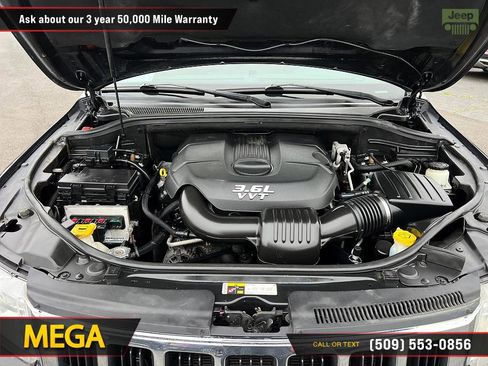 Used 2013 Jeep Grand Cherokee Overland w/ Advance Technology Group AWD/4WD image 27