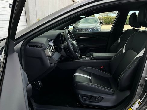 Used 2025 Toyota Camry SE image 10