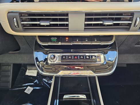 New 2026 Lincoln Corsair Premiere image 21