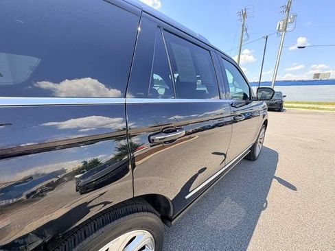 Used 2024 Lincoln Navigator Reserve AWD/4WD image 7