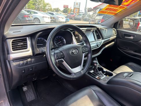 Used 2018 Toyota Highlander Limited AWD/4WD image 13